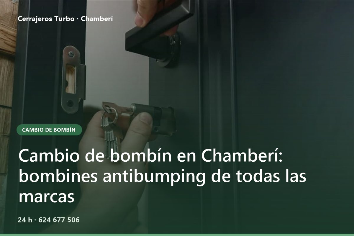 Bombín de seguridad con su juego de llaves en una puerta